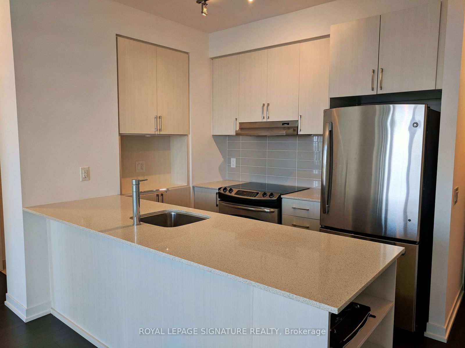 2560 Eglinton Ave W, unit 1412 for rent - image #2