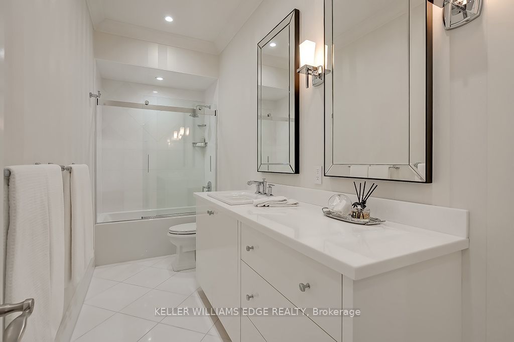 445 Elizabeth St, unit PH1 for sale