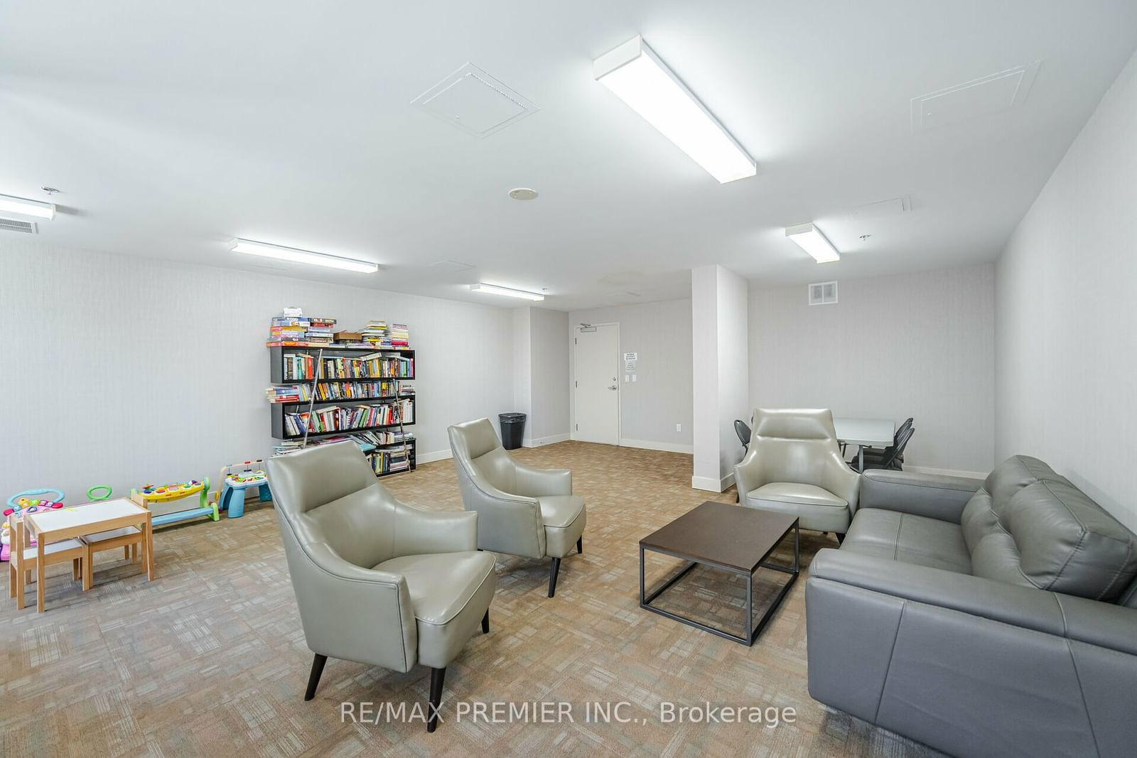 1420 Dupont Rd, unit 716 for sale - image #31