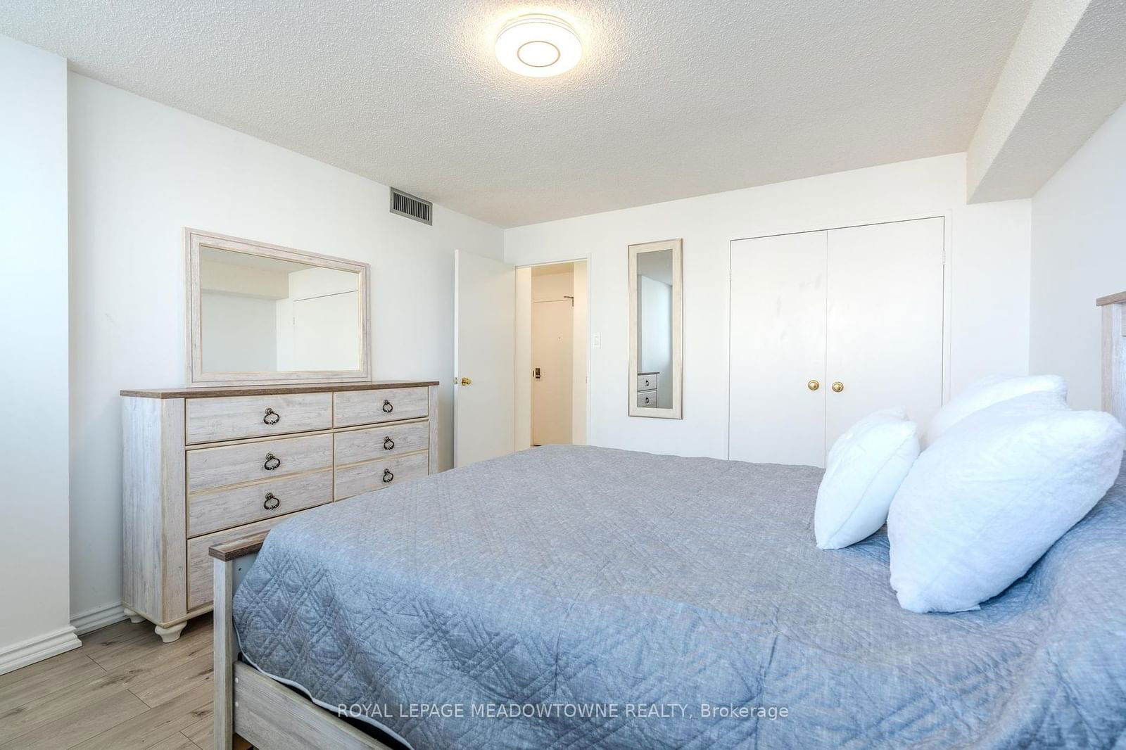 3695 Kaneff Cres, unit 1406 for sale - image #21