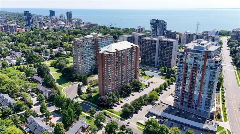 1270 Maple Crossing Blvd, unit 101 for sale