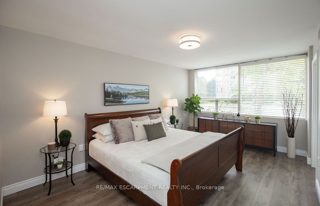 1270 Maple Crossing Blvd, unit 101 for sale - image #19