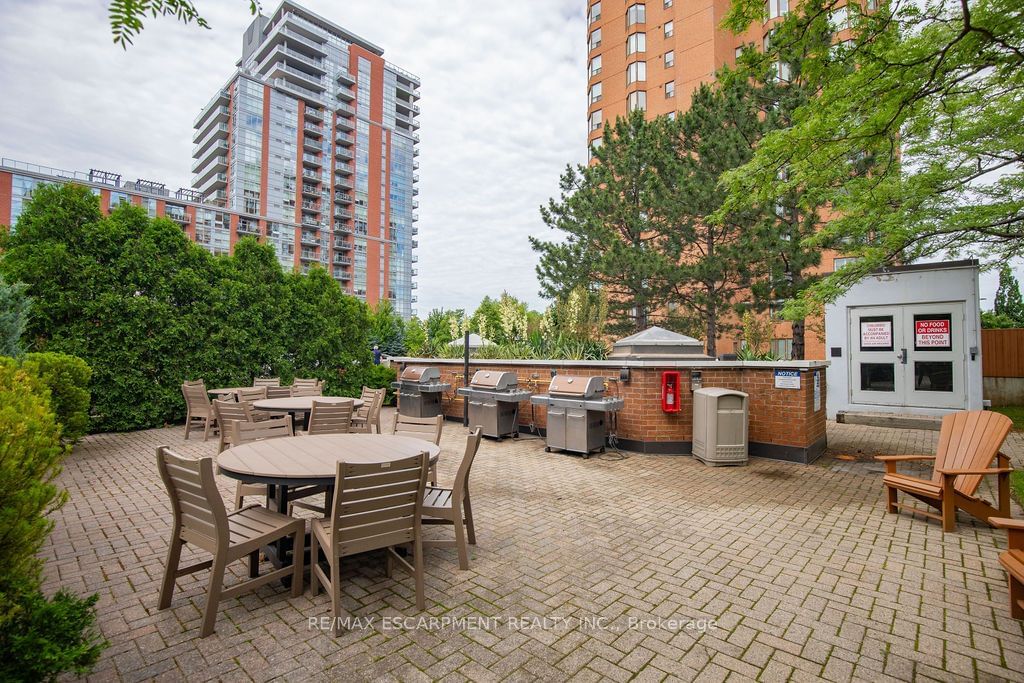 1270 Maple Crossing Blvd, unit 101 for sale