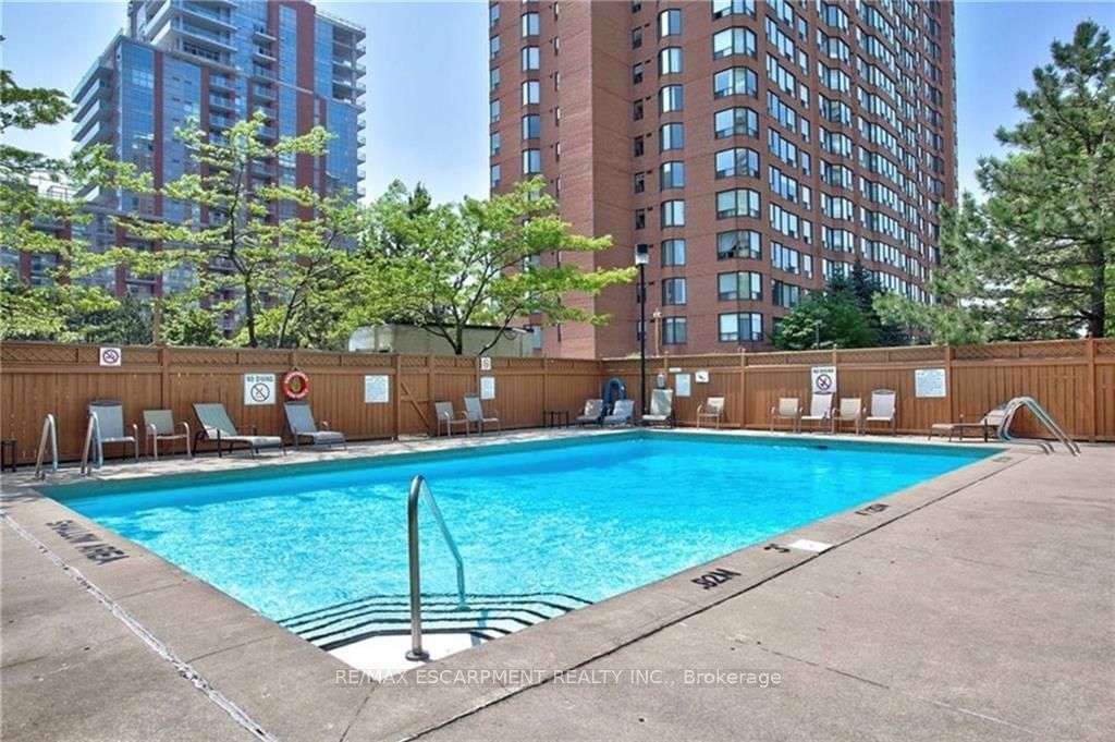 1270 Maple Crossing Blvd, unit 101 for sale - image #32