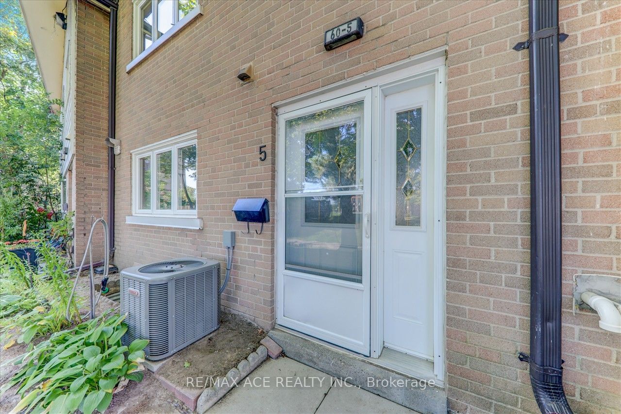 60 Grandravine Dr, unit 5 for sale - image #4