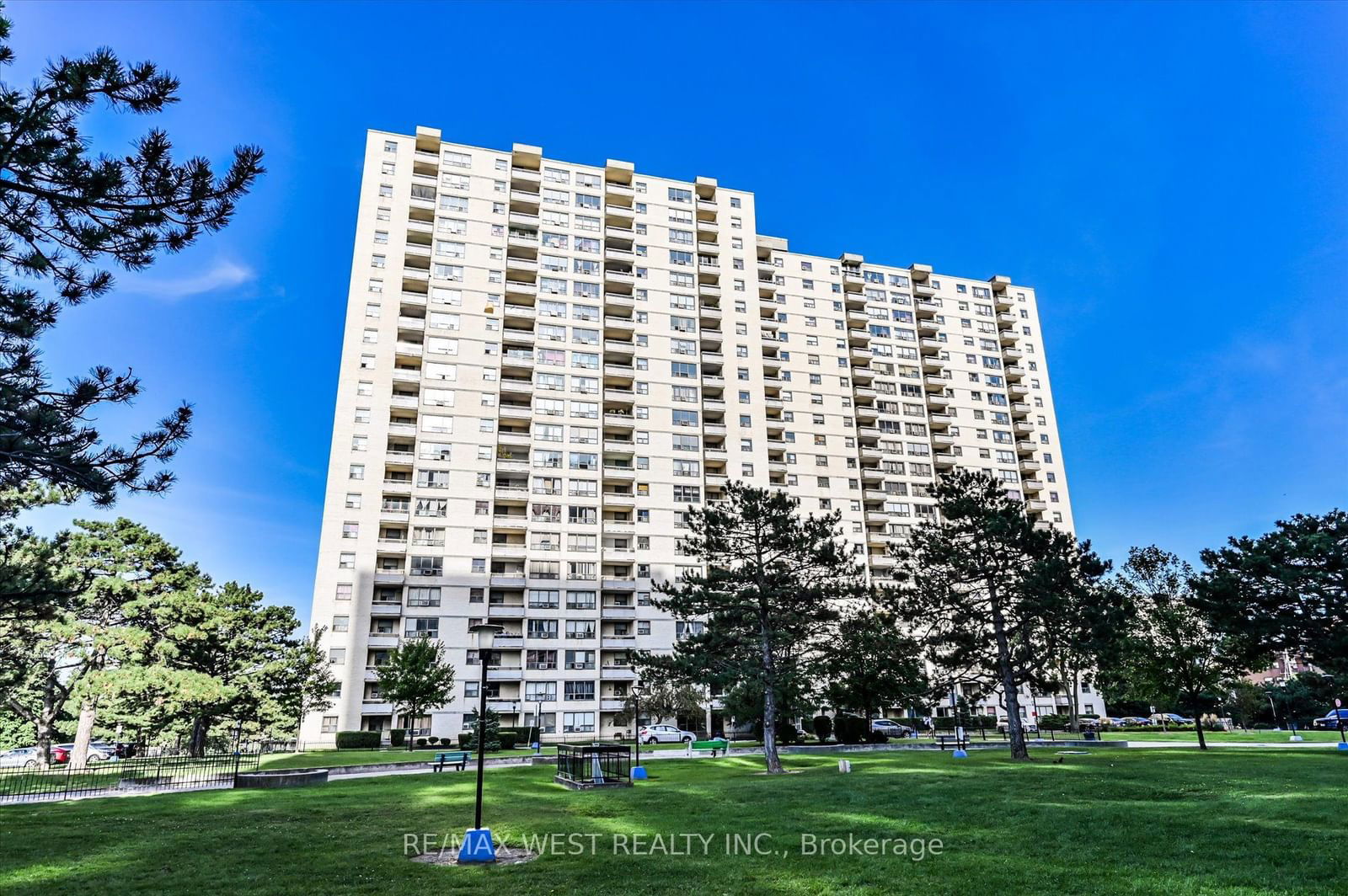 370 Dixon Rd E, unit 711 for sale - image #1