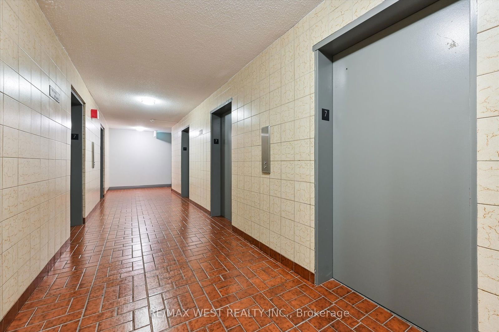 370 Dixon Rd E, unit 711 for sale - image #3