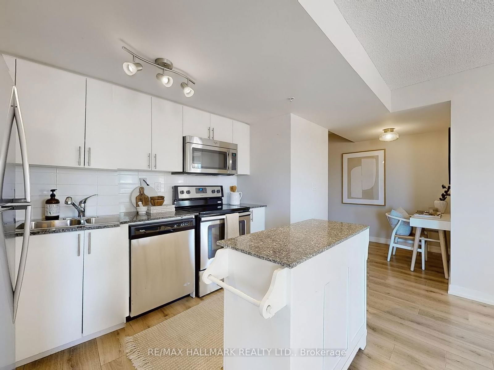 1410 Dupont St, unit 801 for sale - image #6