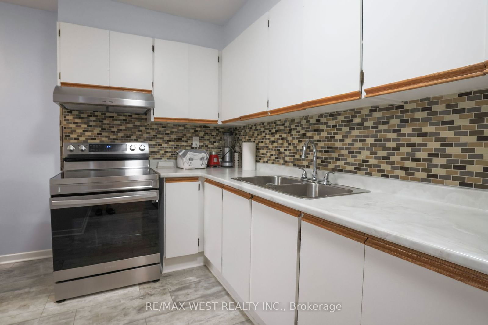 75 Emmett Ave, unit 212 for sale - image #15