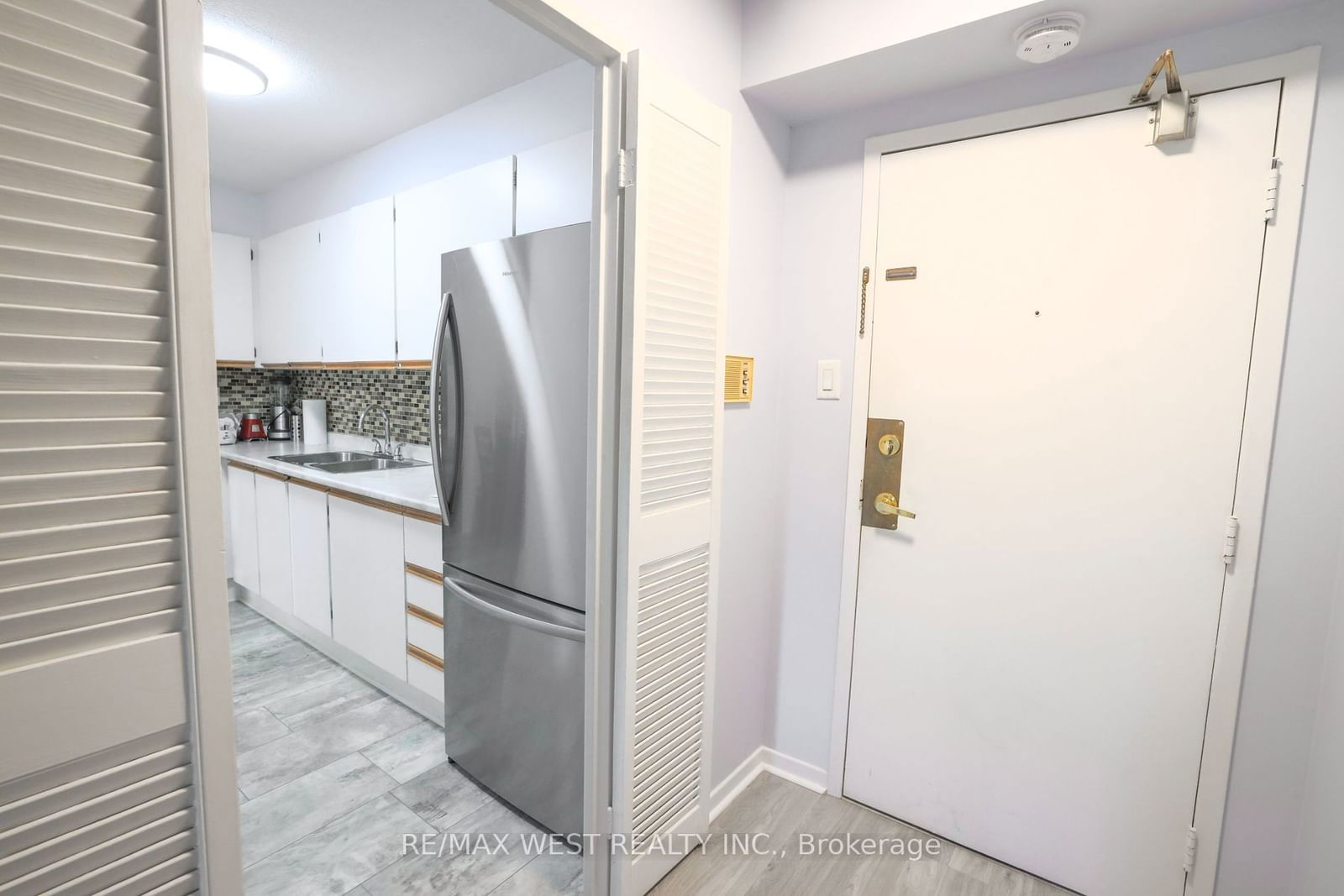 75 Emmett Ave, unit 212 for sale - image #8