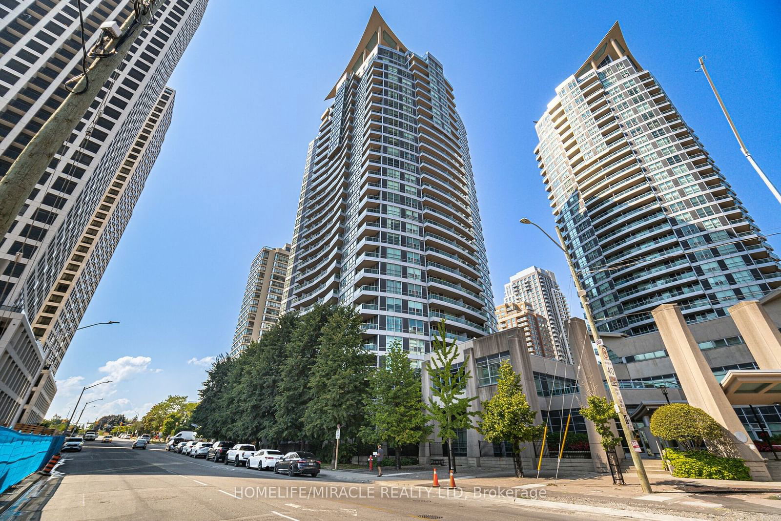 33 Elm Dr, unit 802 for sale - image #1