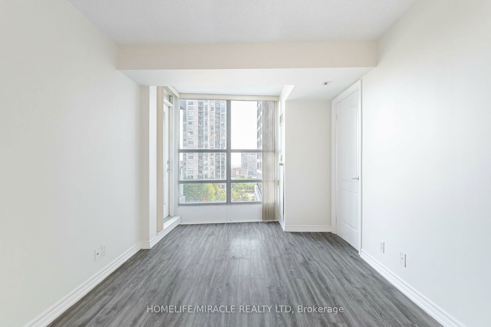 33 Elm Dr, unit 802 for sale - image #11