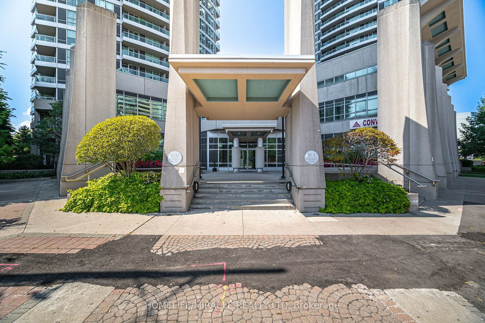 33 Elm Dr, unit 802 for sale - image #2