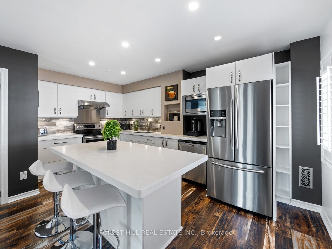 1701 Lampman Ave, unit 303 for sale - image #10