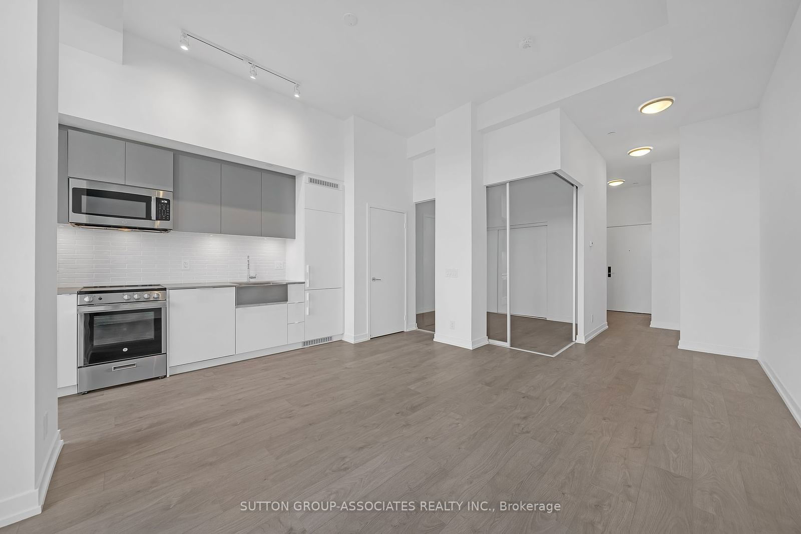 270 Dufferin St, unit 213 for sale - image #1