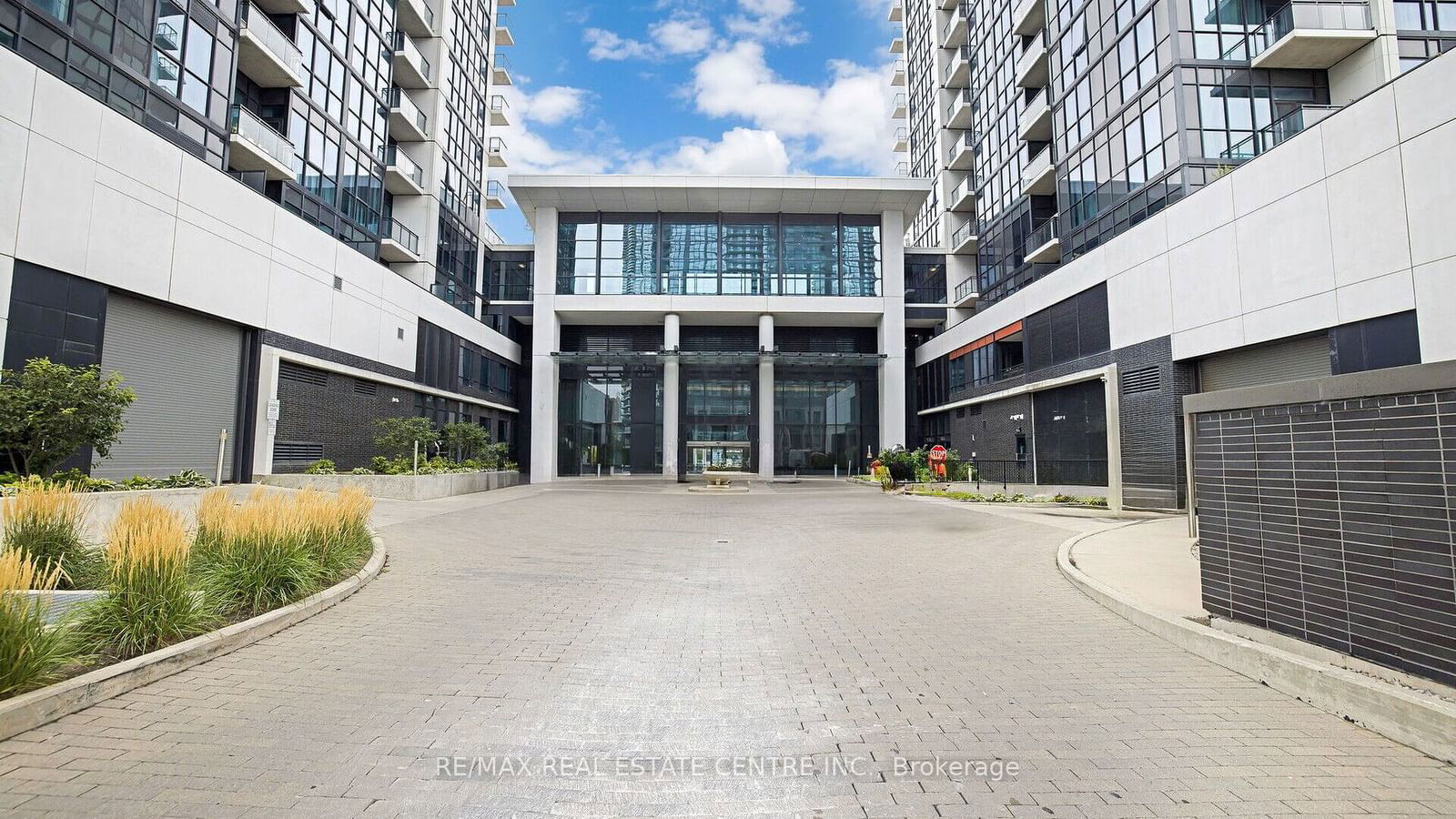 75 Eglinton Ave W, unit 902 for sale