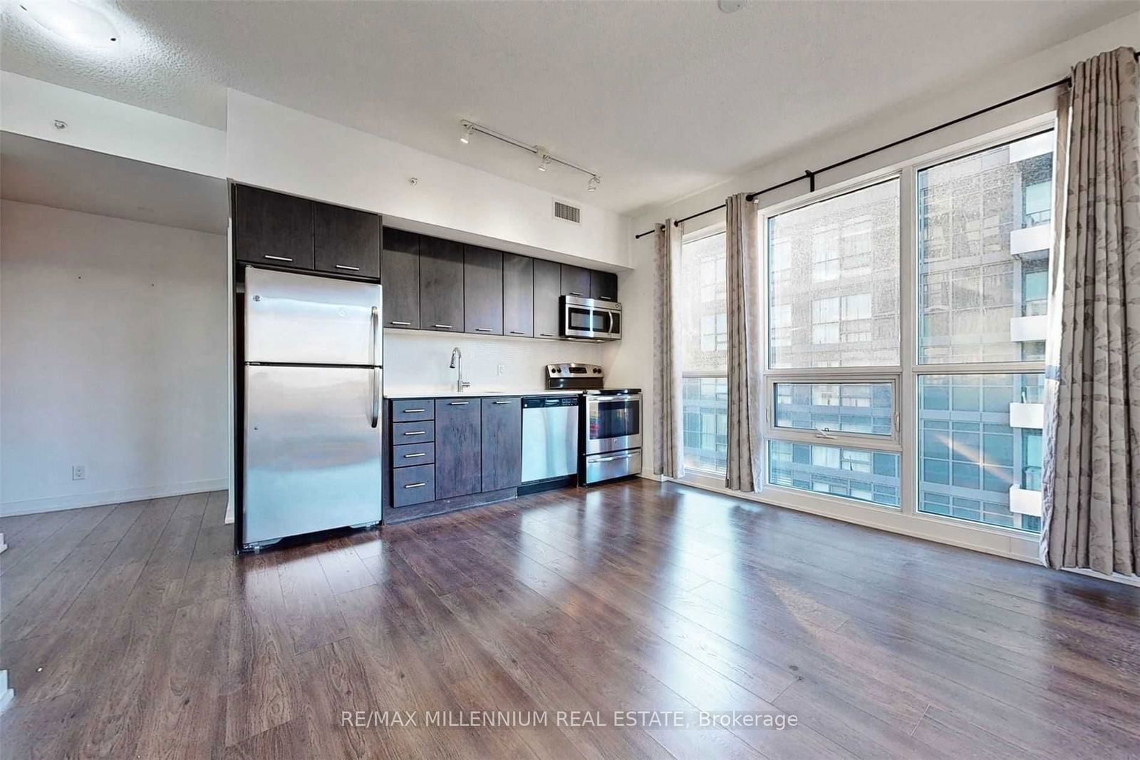 2212 Lakeshore Blvd W, unit 608 for rent