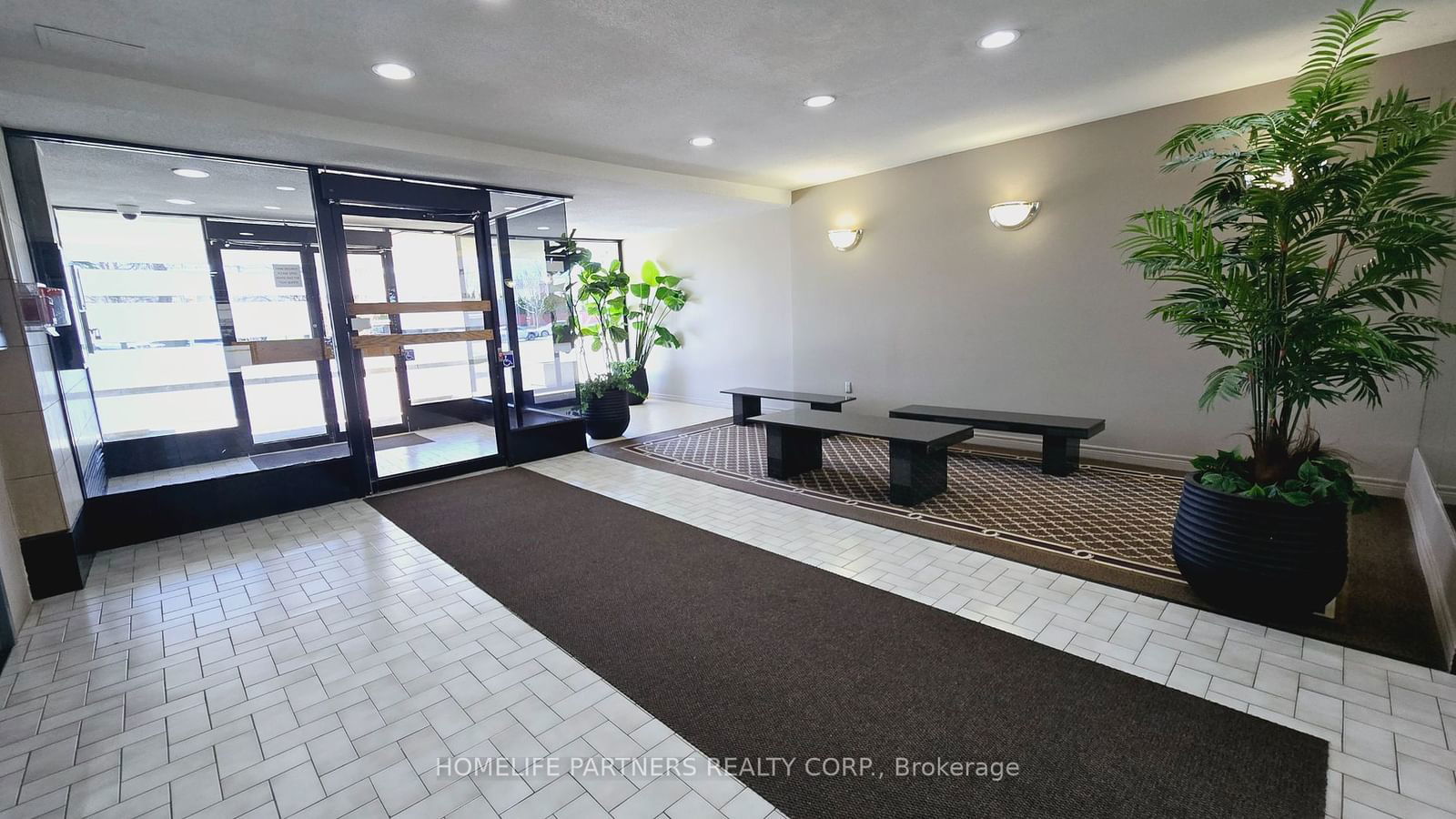 2825 Islington Ave, unit 315 for sale - image #2