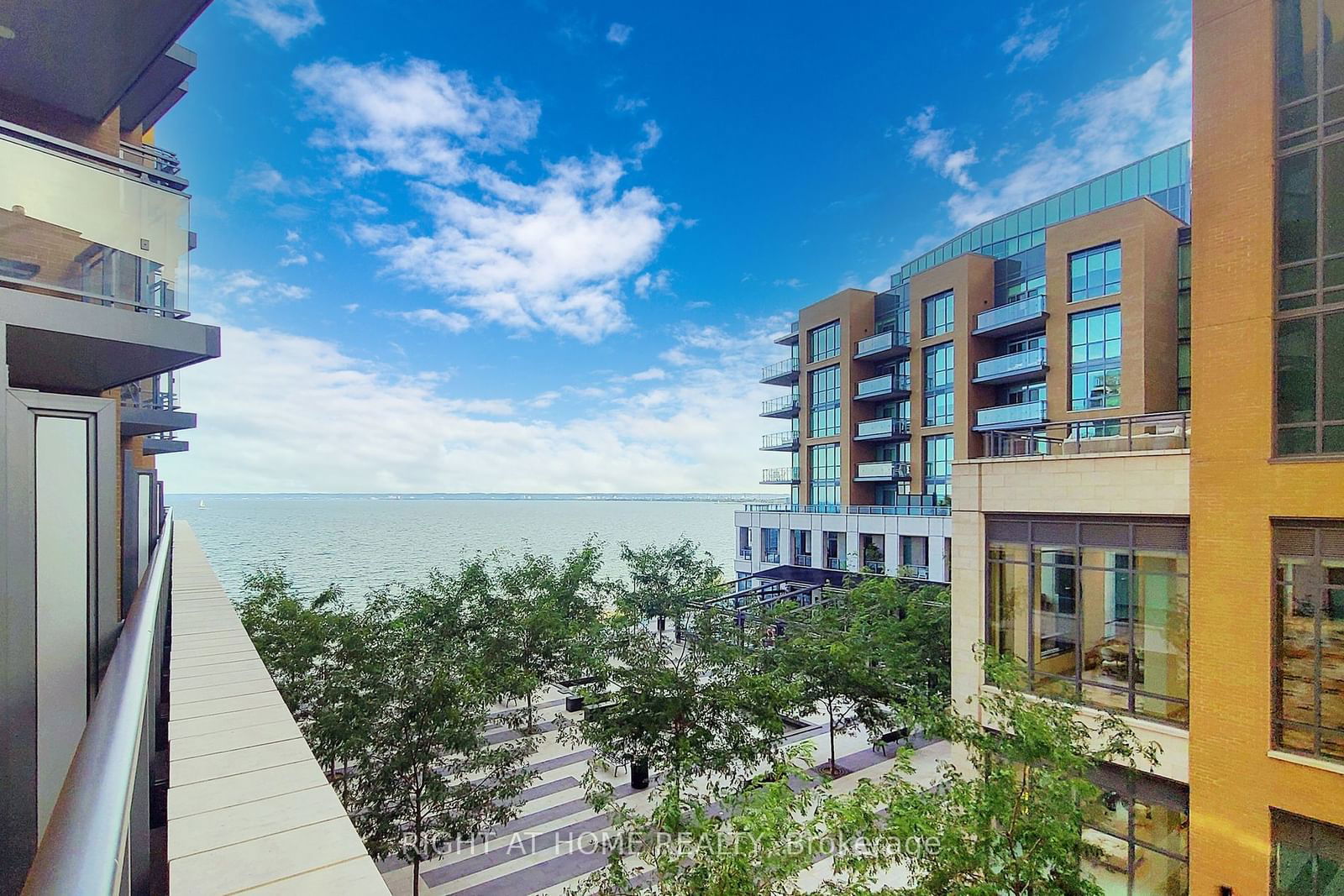 2060 Lakeshore Rd, unit 301 for sale - image #1