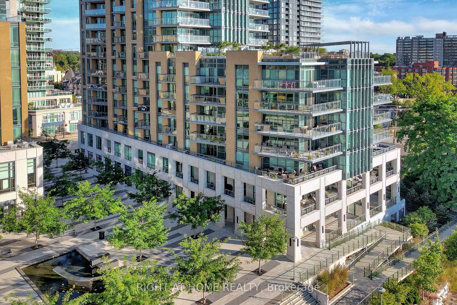 2060 Lakeshore Rd, unit 301 for sale