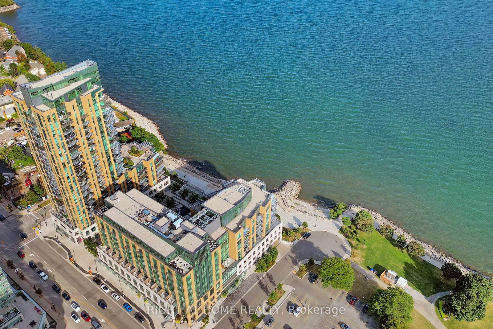 2060 Lakeshore Rd, unit 301 for sale