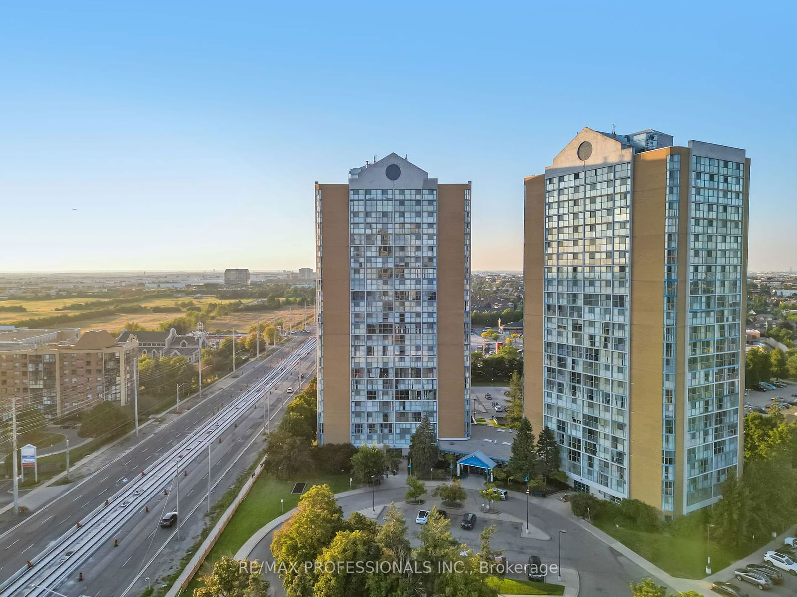 25 Trailwood Dr, unit 404 for sale - image #1