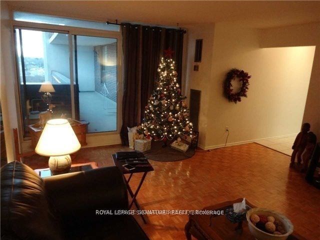 1535 Lakeshore Rd E, unit 807 for rent