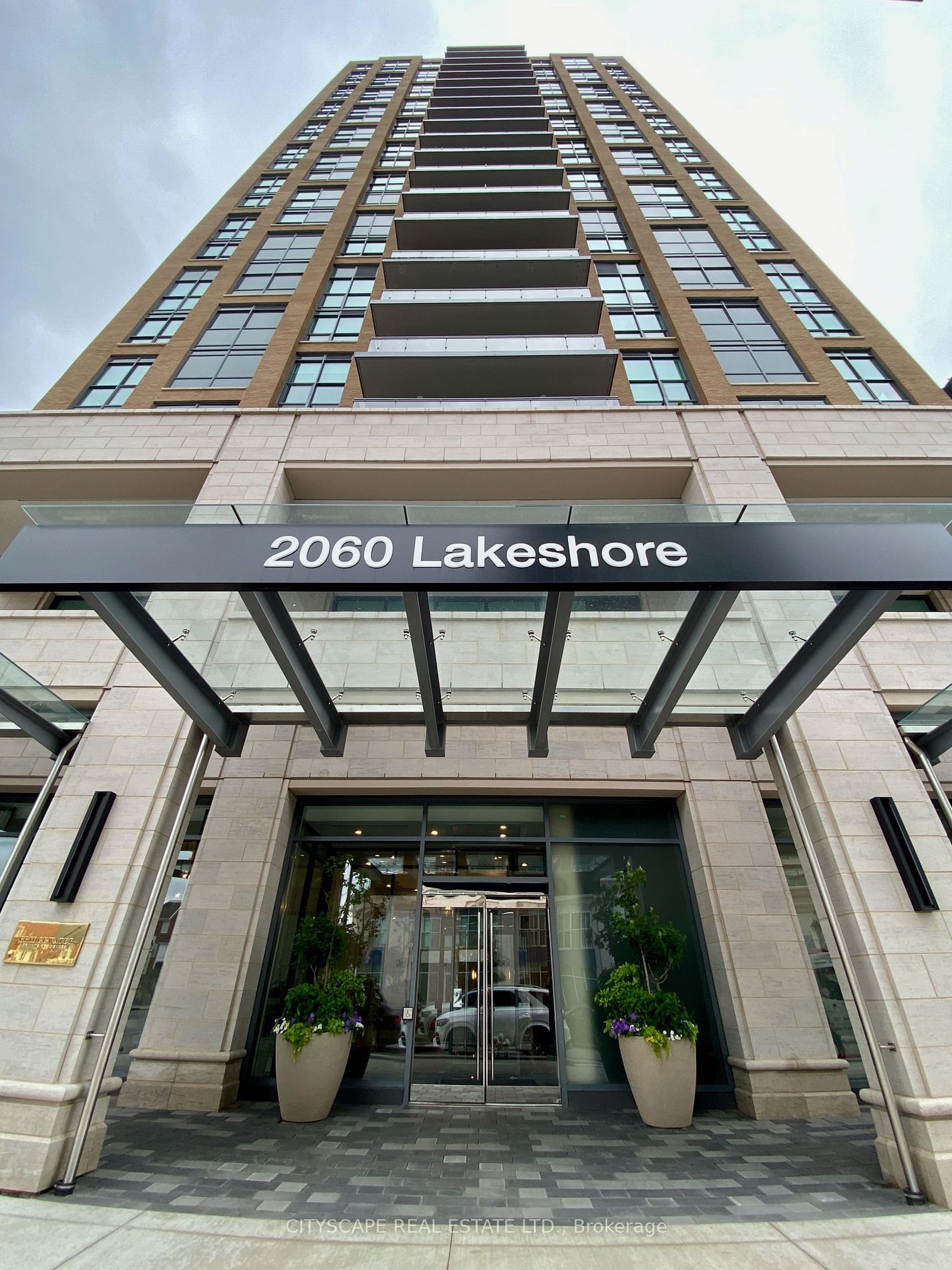 2060 Lakeshore Rd, unit 311 for rent - image #1