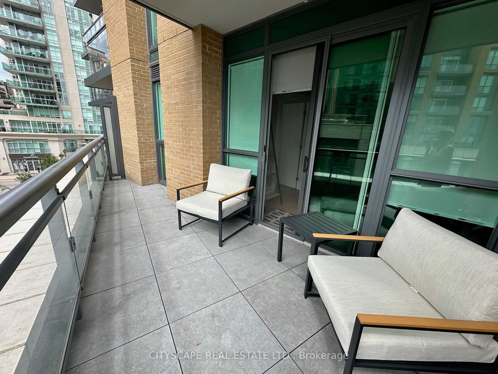 2060 Lakeshore Rd, unit 311 for rent - image #17