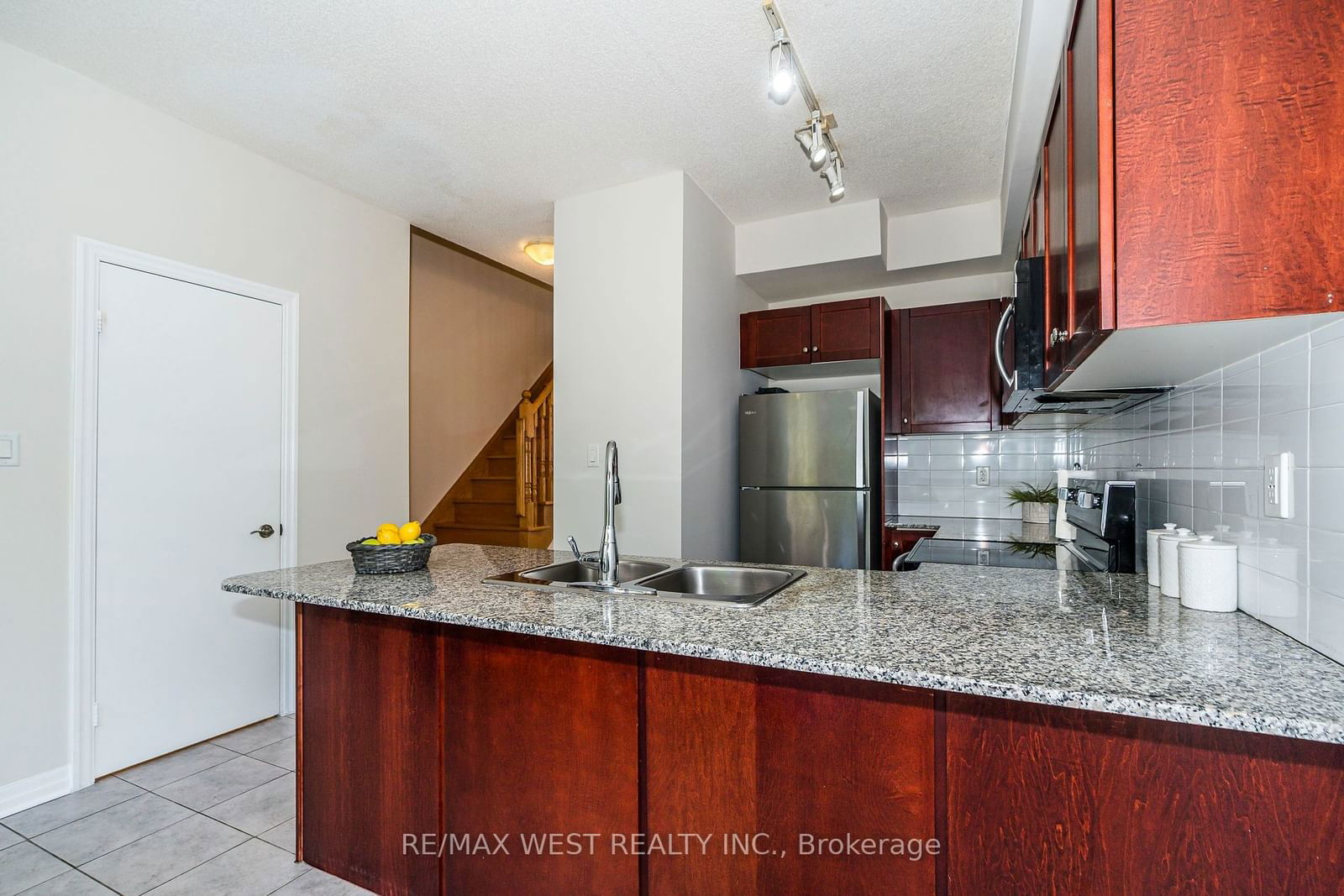 1355 Rathburn Rd E, unit 37 for sale - image #8