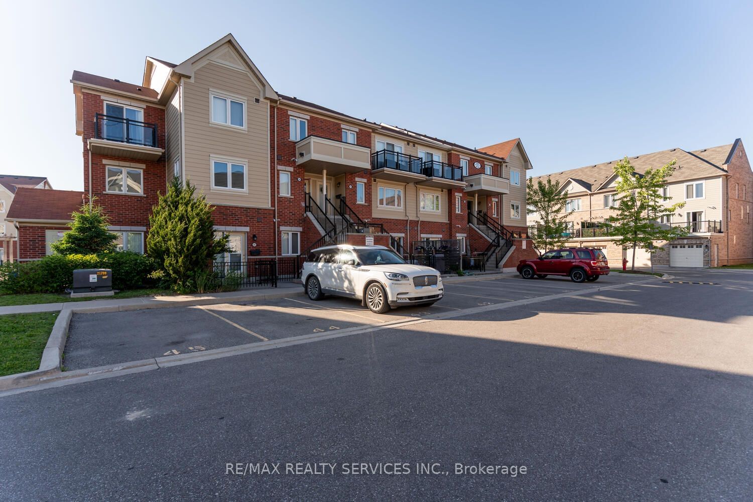 250 Sunny Meadow Blvd, unit 284 for sale - image #2