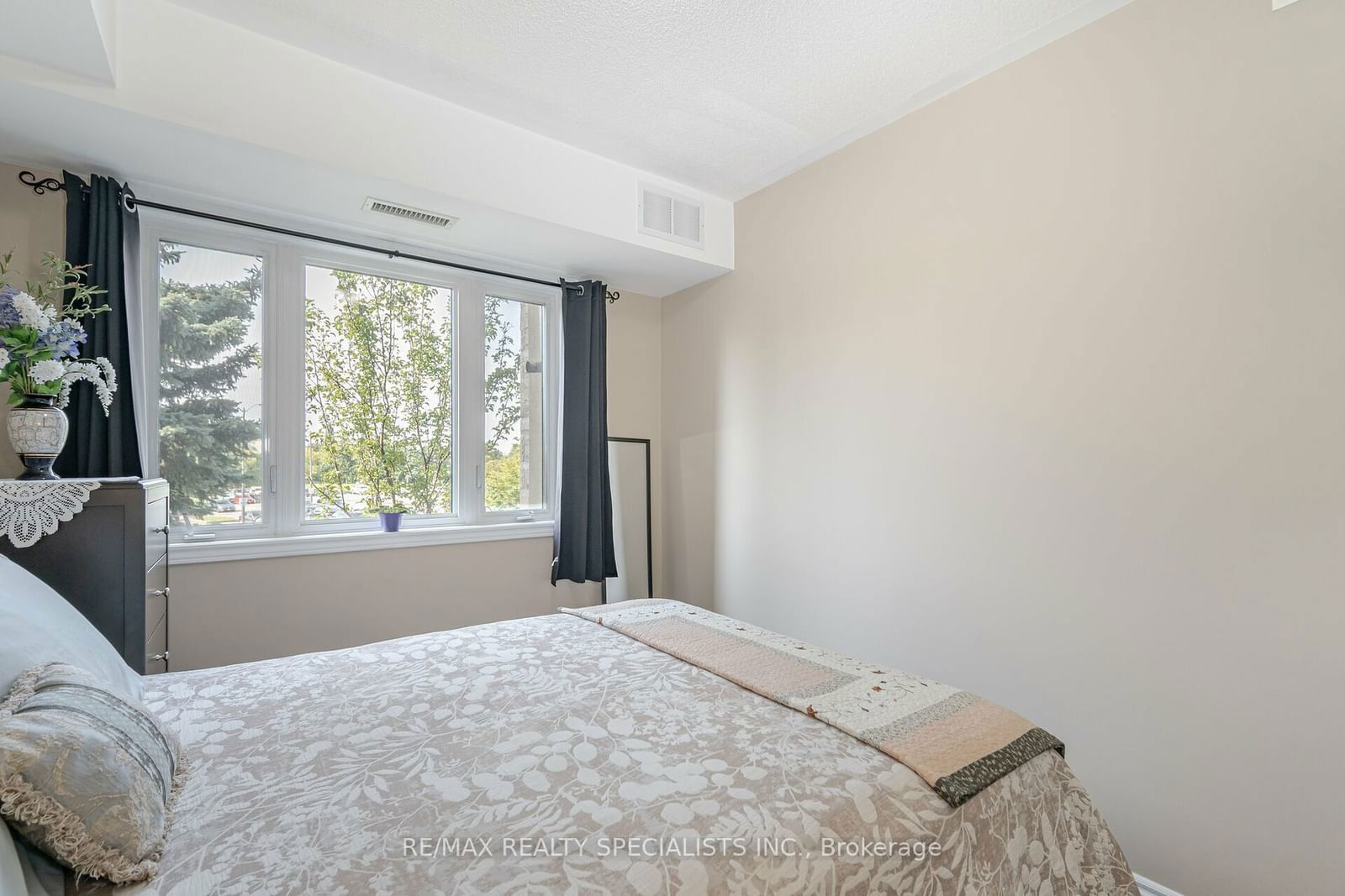 570 Lolita Gdns, unit 244 for sale - image #17