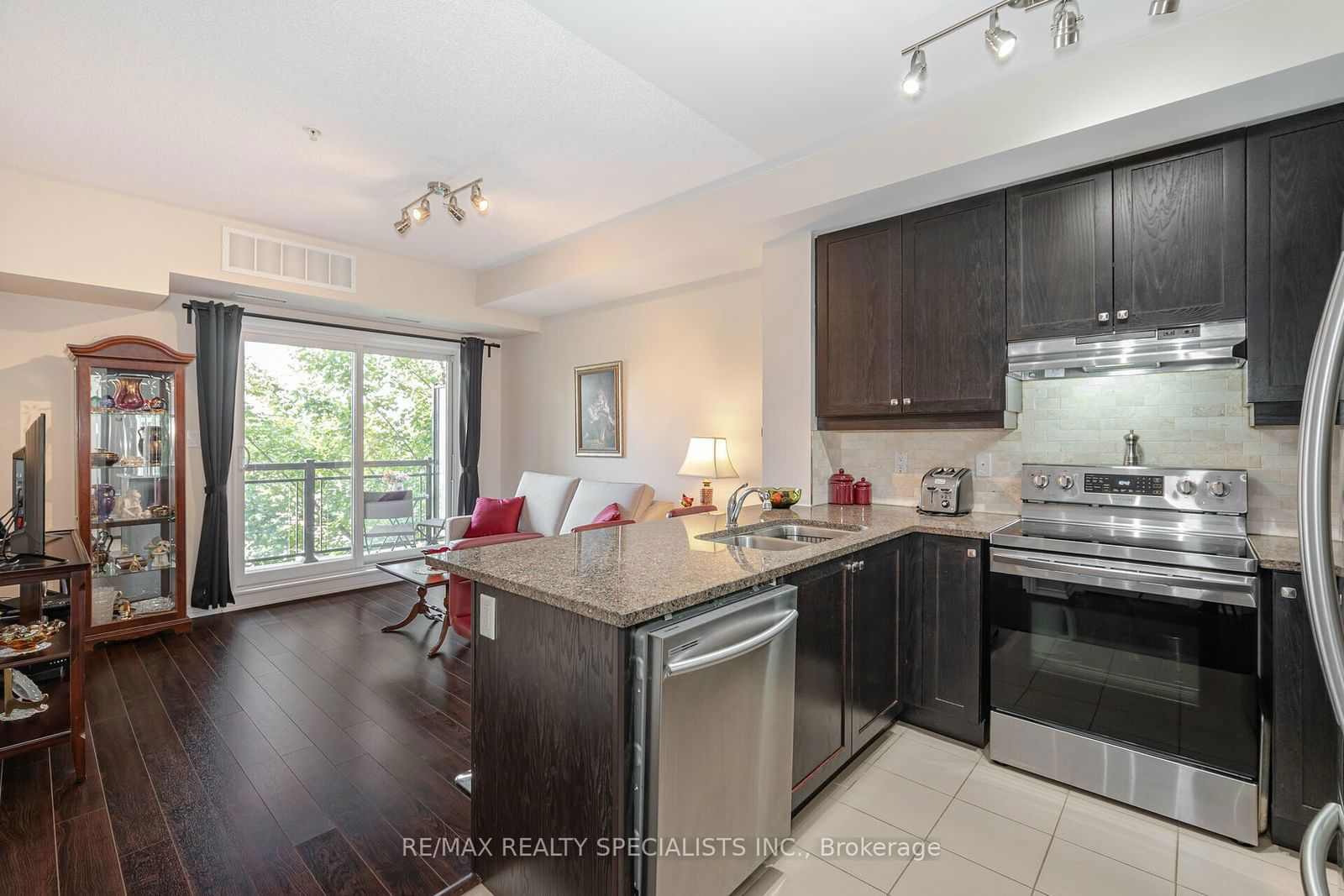 570 Lolita Gdns, unit 244 for sale - image #9