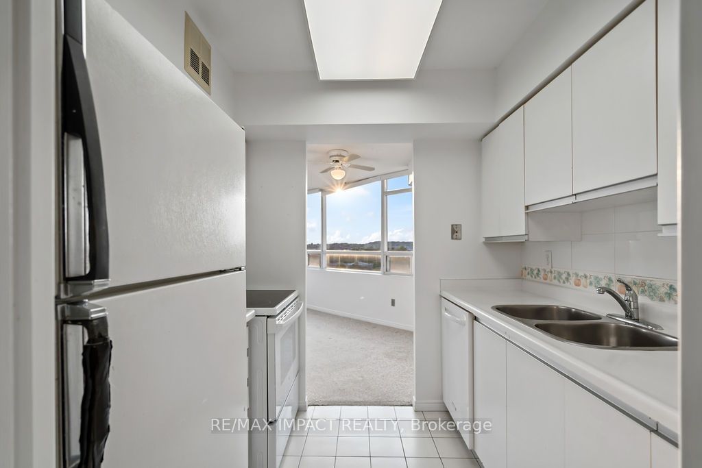 50 Kingsbridge Garden Circ, unit 714 for sale - image #8