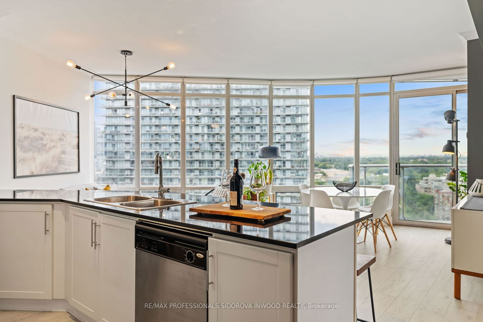 15 Windermere Ave, unit 2002 for sale - image #8