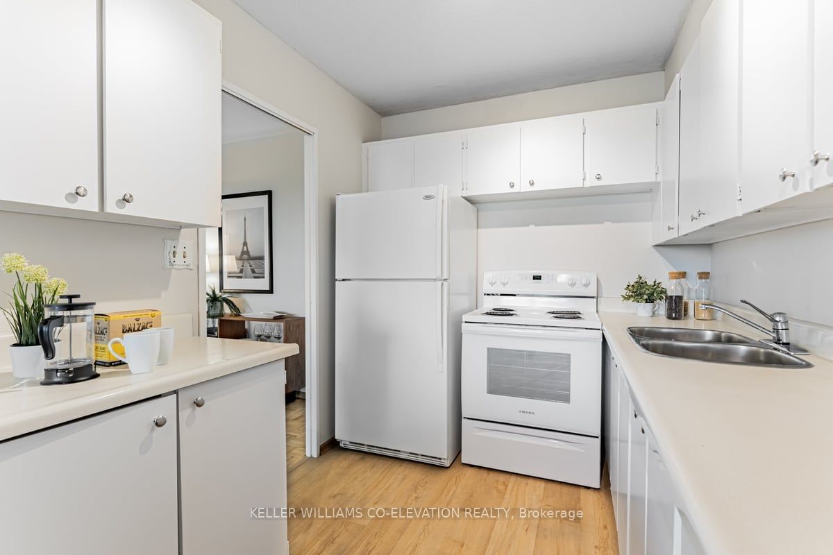 250 Scarlett Rd, unit 1305 for sale