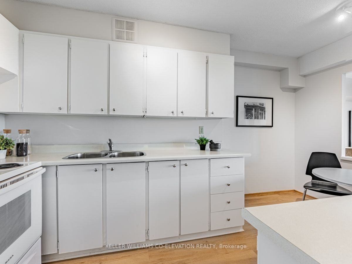 250 Scarlett Rd, unit 1305 for sale