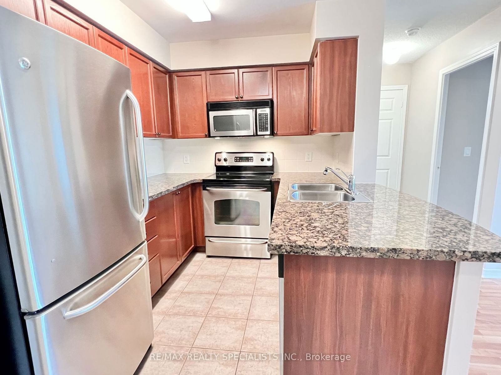 4889 Kimbermount Ave, unit 201 for rent - image #5