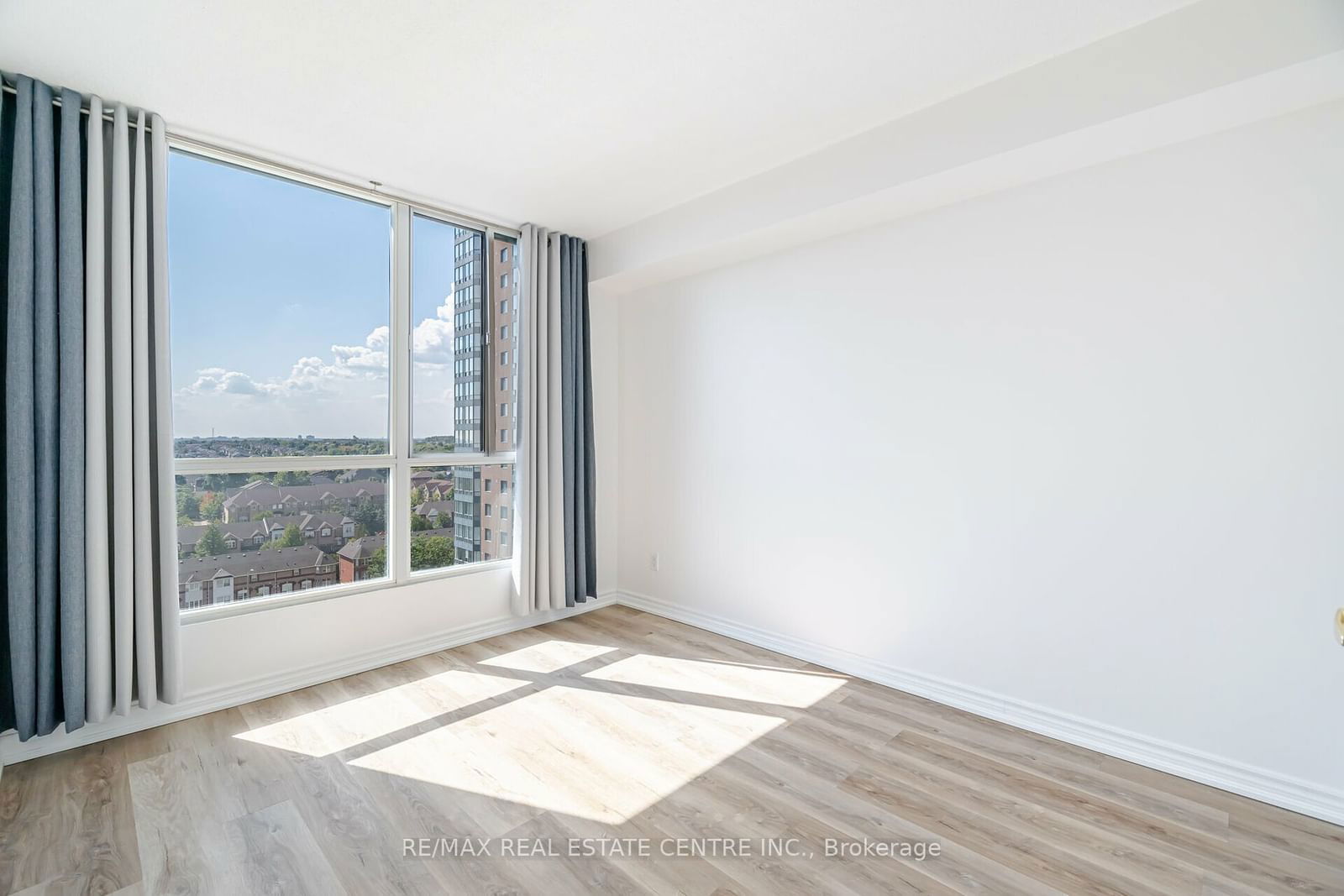 145 Hillcrest Ave, unit 1002 for sale - image #21