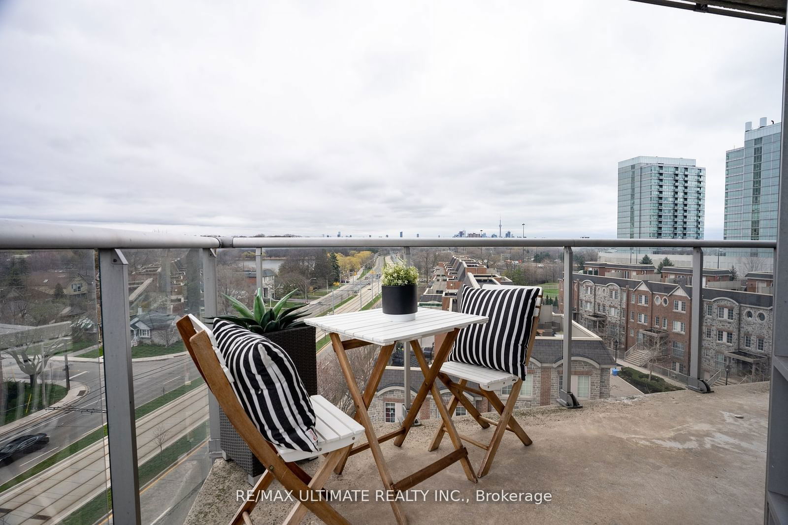 15 Windermere Ave, unit 605 for sale - image #20