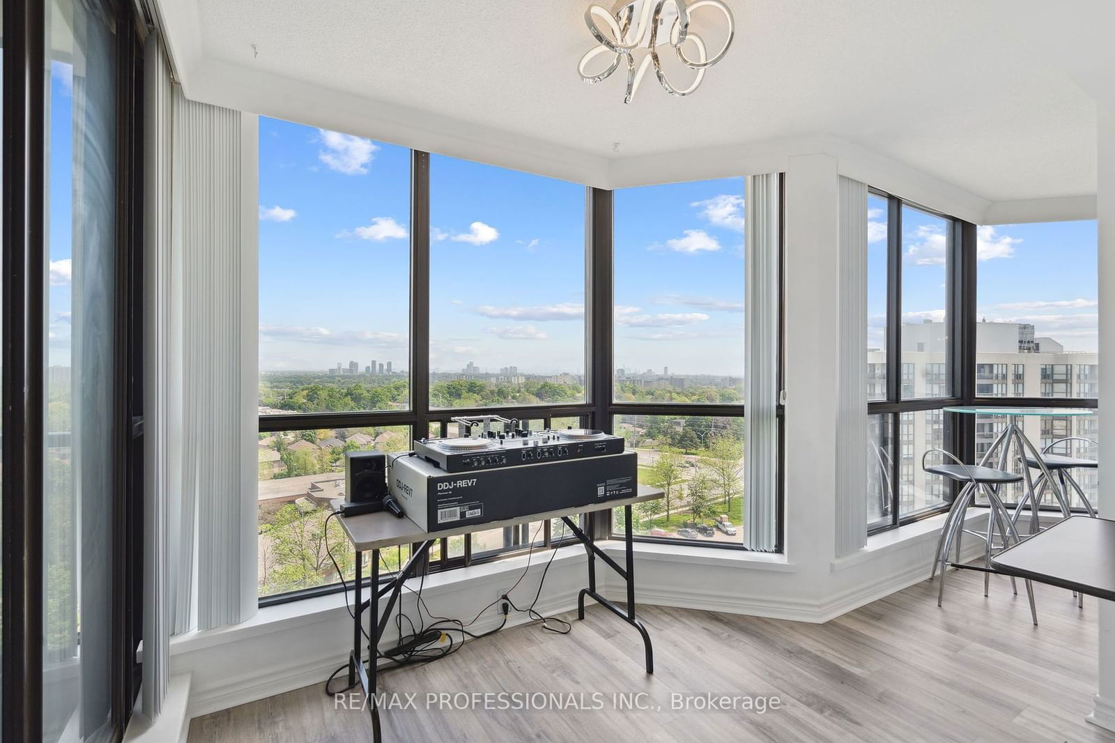 1155 Bough Beeches Blvd, unit 1405 for sale - image #17