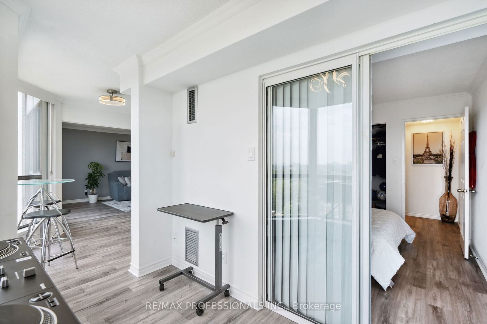 1155 Bough Beeches Blvd, unit 1405 for sale - image #18