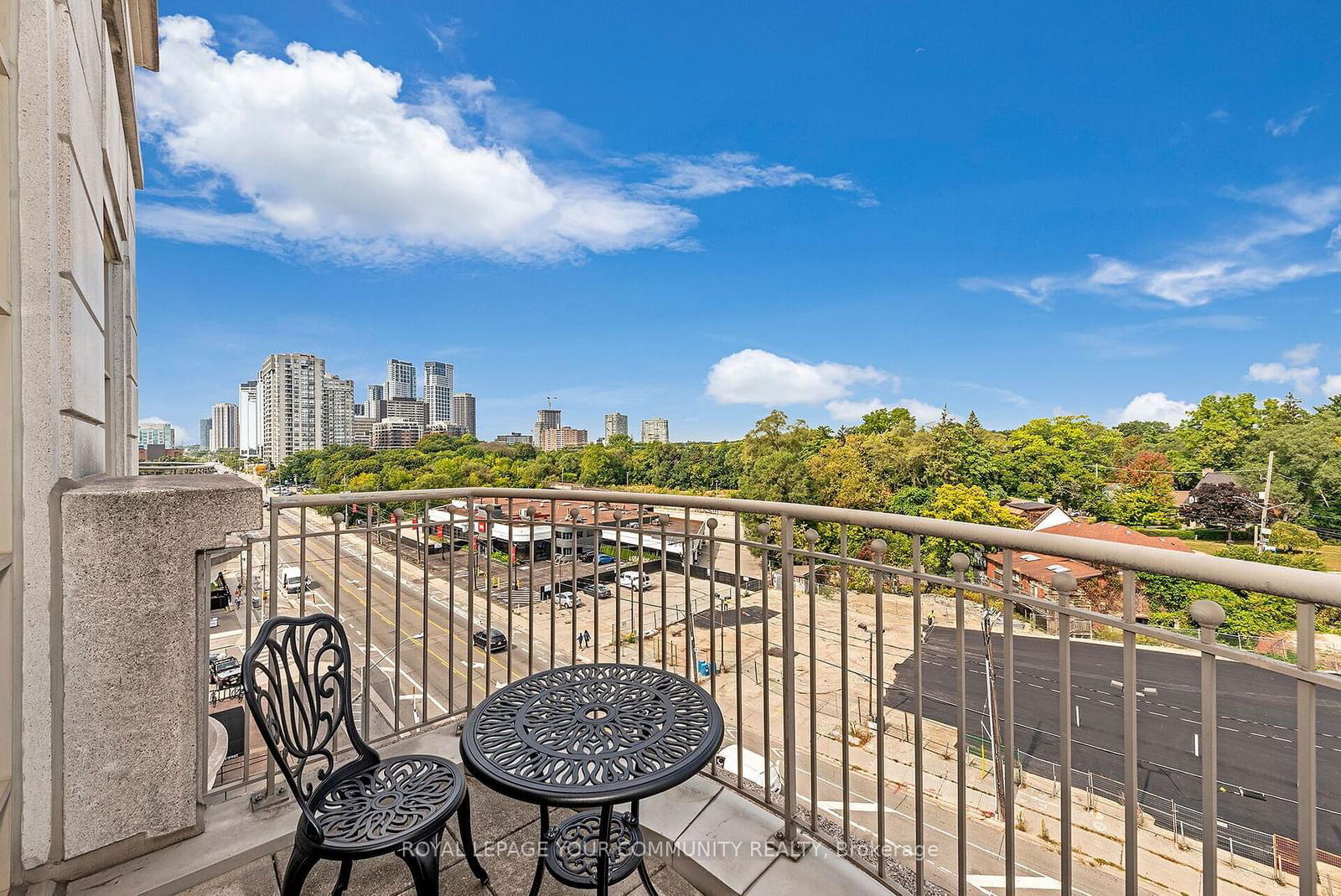 3085 Bloor St W, unit 606 for sale