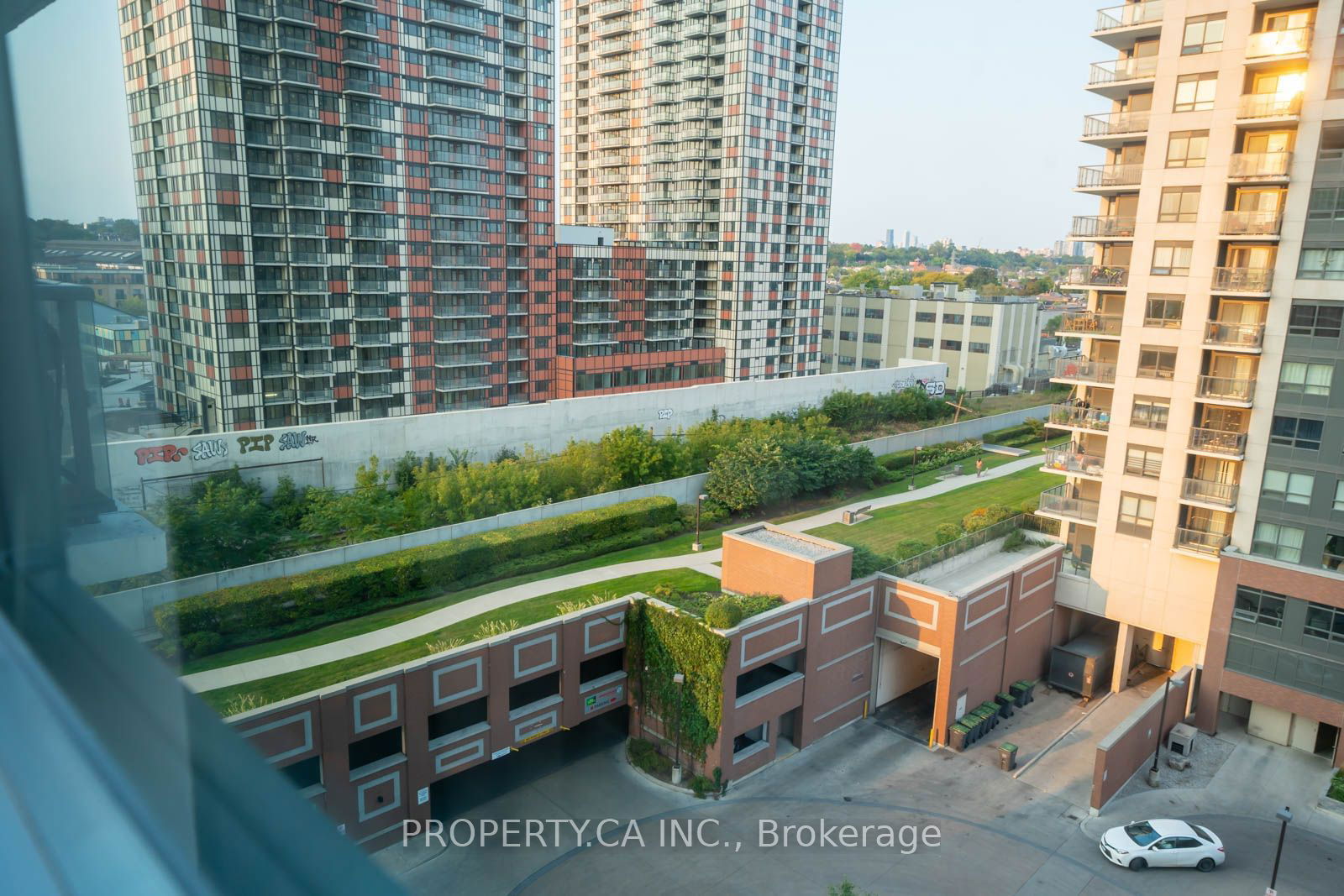 1420 Dupont St, unit 901 for rent - image #14