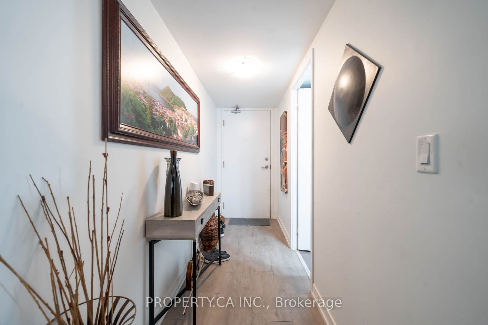 1420 Dupont St, unit 901 for rent - image #2