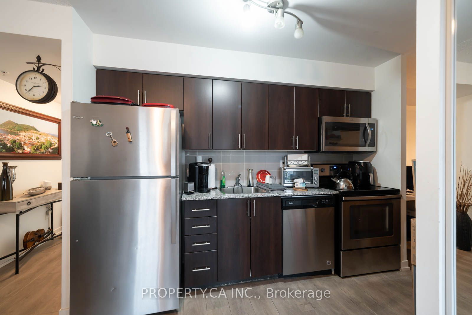 1420 Dupont St, unit 901 for rent - image #3