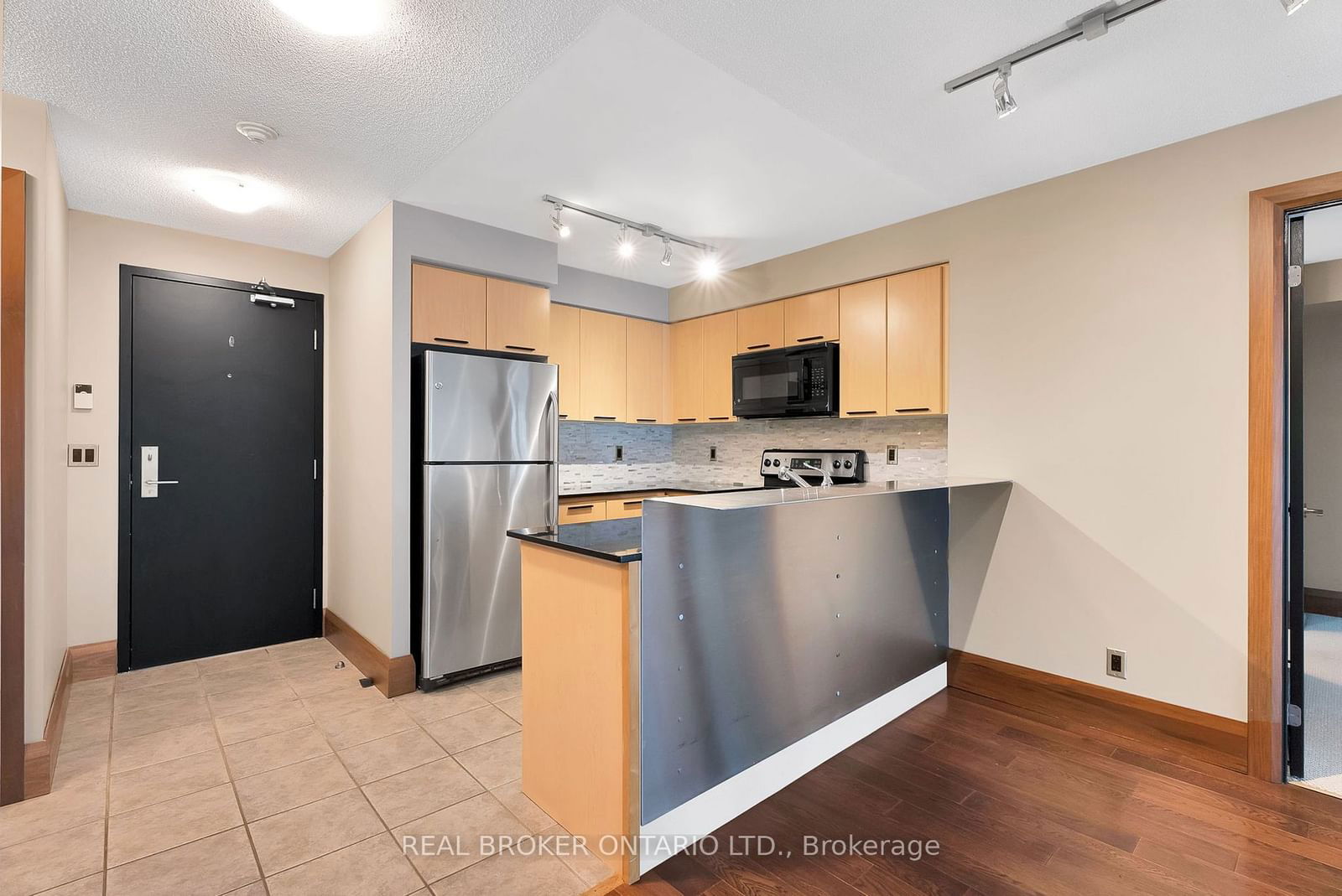 185 Legion Rd N, unit 1508 for rent - image #8