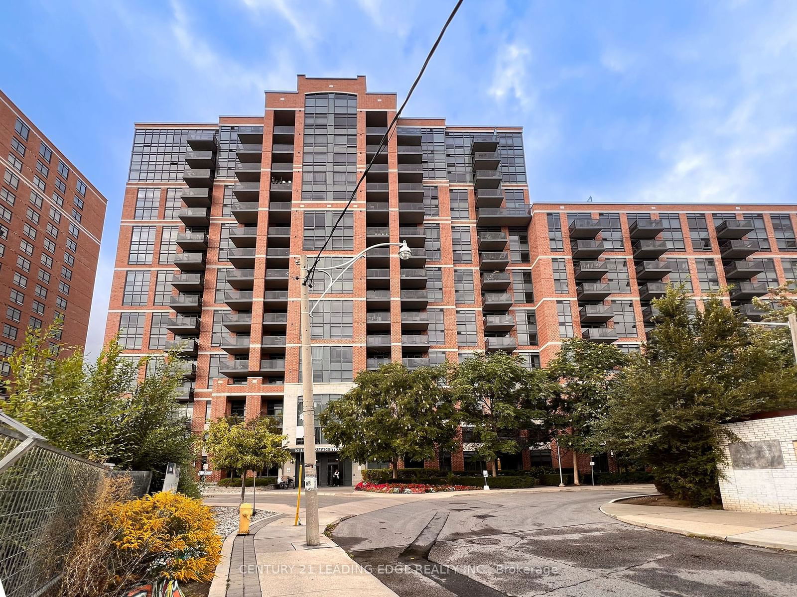 61 Heintzman St, unit 621 for rent - image #1