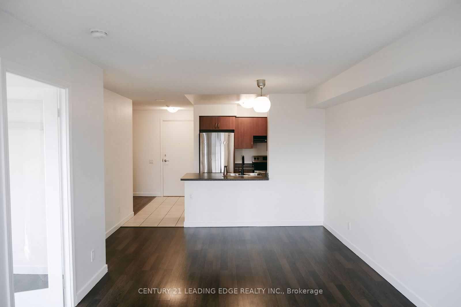 61 Heintzman St, unit 621 for rent - image #3