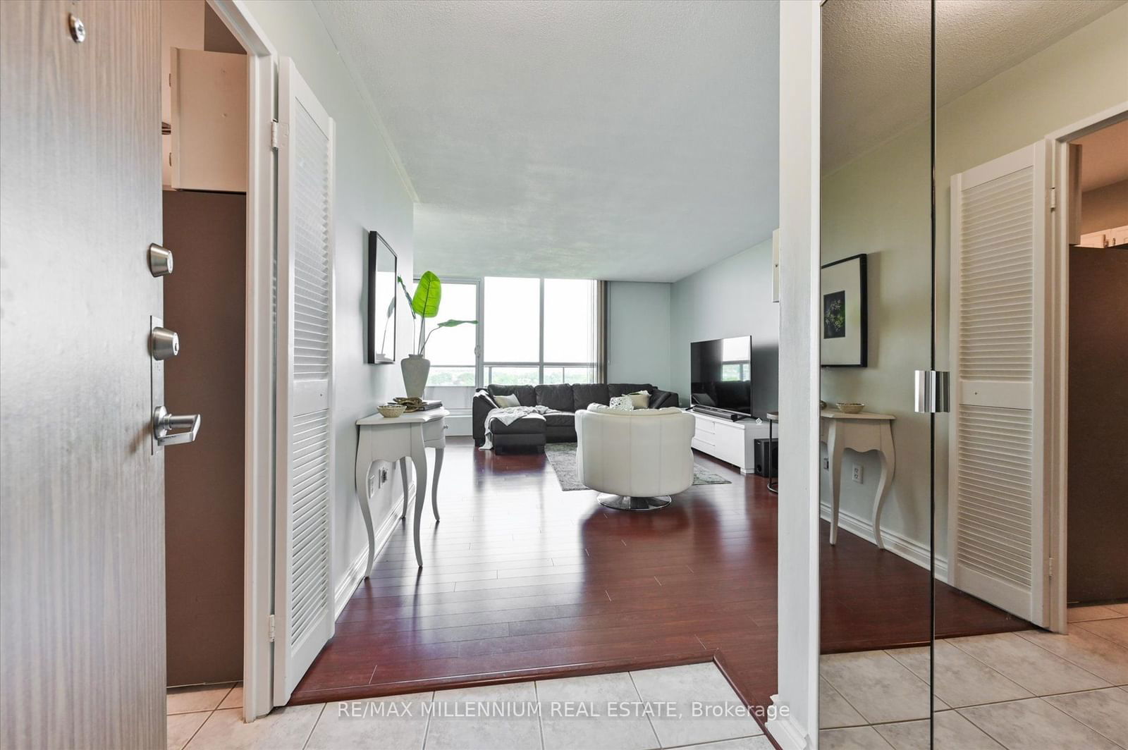 44 Longbourne Dr, unit 1202 for sale - image #5